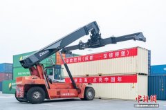 四川自贡彩灯搭乘中欧班列赴圣彼得堡