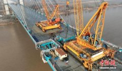 “黄河第一跨”成功牵手